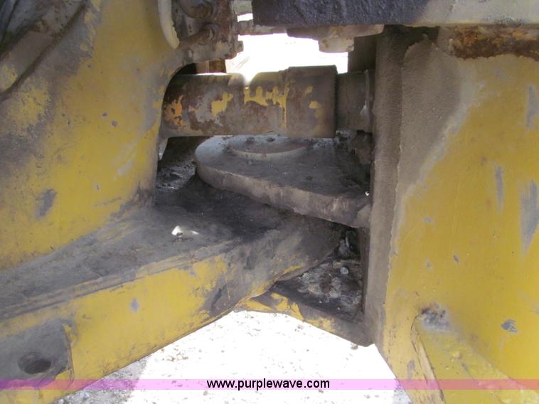 image for item G2977 1968 Caterpillar 966C loader