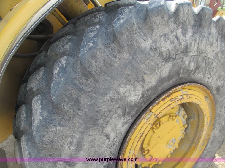 image for item G2977 1968 Caterpillar 966C loader