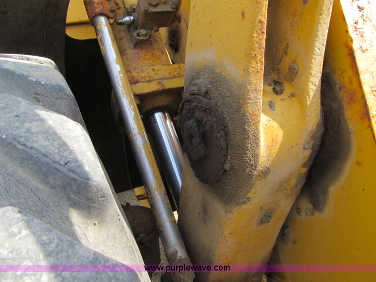 image for item G2977 1968 Caterpillar 966C loader