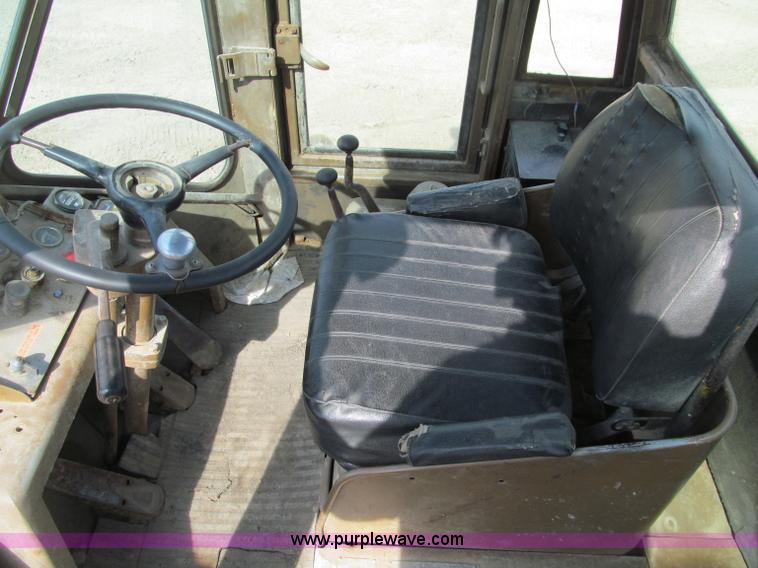 image for item G2977 1968 Caterpillar 966C loader