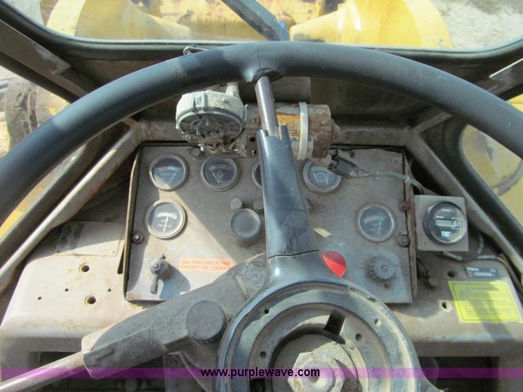 image for item G2977 1968 Caterpillar 966C loader