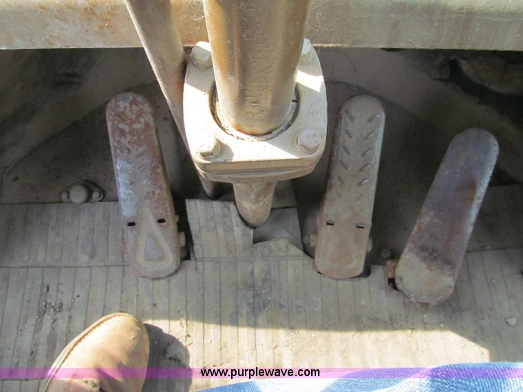 image for item G2977 1968 Caterpillar 966C loader