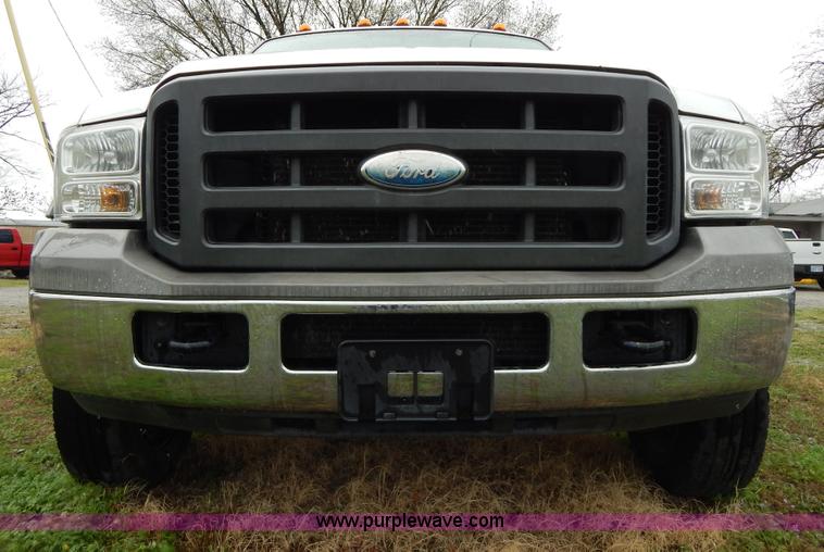 image for item G3083 2005 Ford F550 cab and chassis
