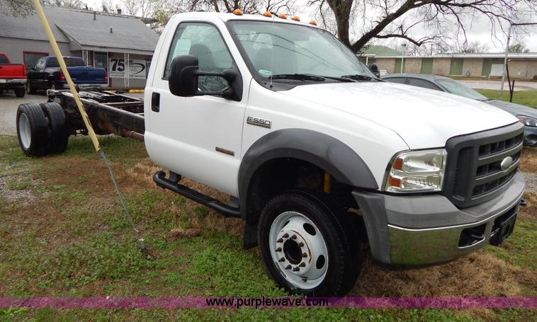 image for item G3083 2005 Ford F550 cab and chassis