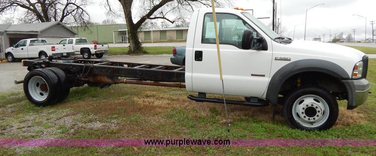 image for item G3083 2005 Ford F550 cab and chassis
