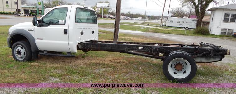 image for item G3083 2005 Ford F550 cab and chassis