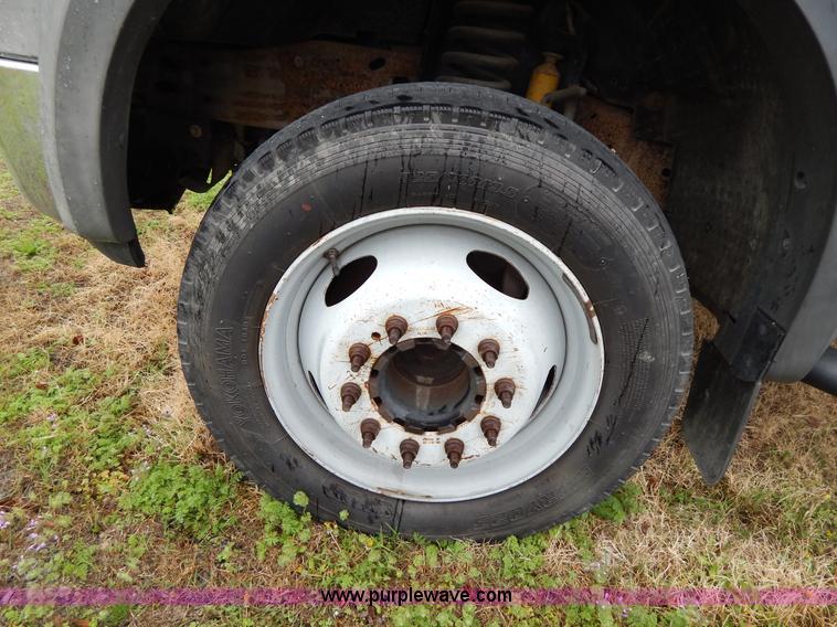 image for item G3083 2005 Ford F550 cab and chassis