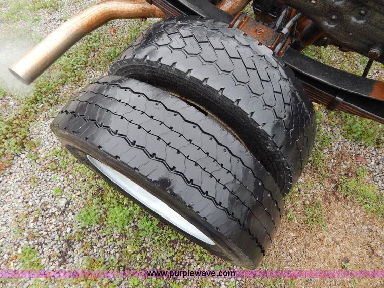 image for item G3083 2005 Ford F550 cab and chassis