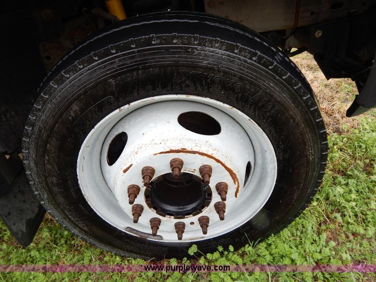 image for item G3083 2005 Ford F550 cab and chassis