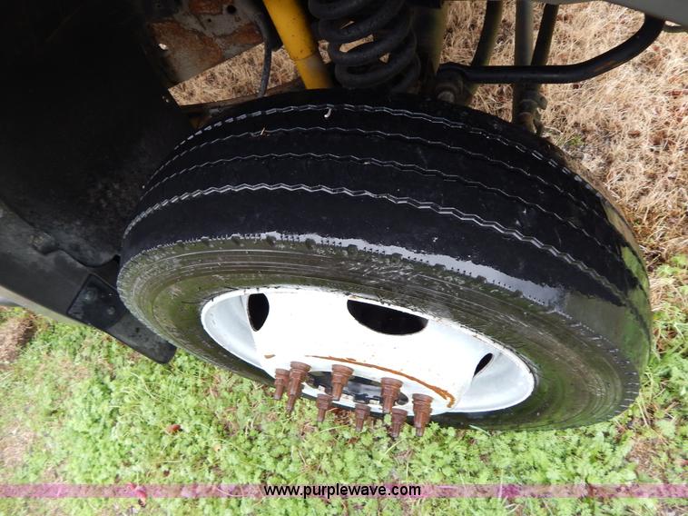 image for item G3083 2005 Ford F550 cab and chassis