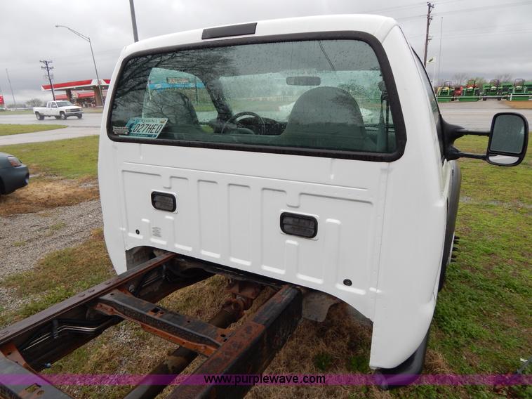image for item G3083 2005 Ford F550 cab and chassis