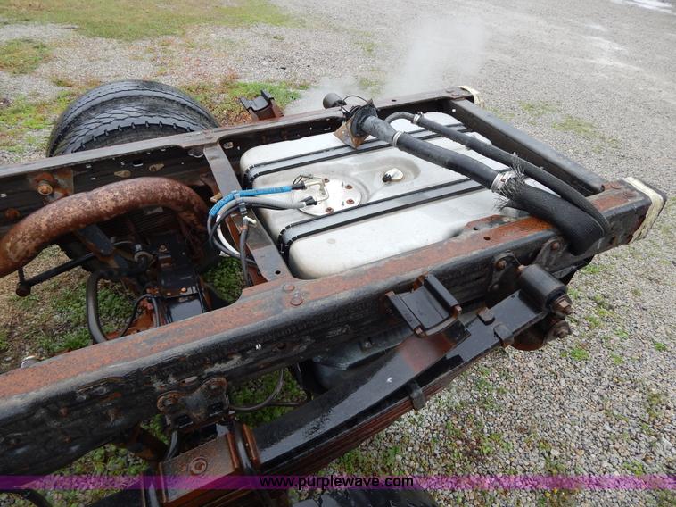 image for item G3083 2005 Ford F550 cab and chassis