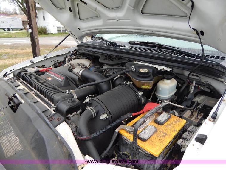 image for item G3083 2005 Ford F550 cab and chassis