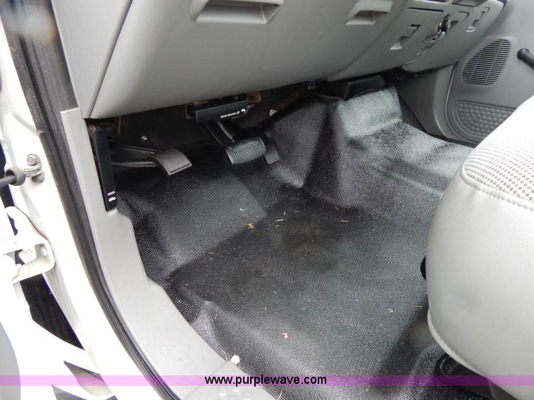 image for item G3083 2005 Ford F550 cab and chassis