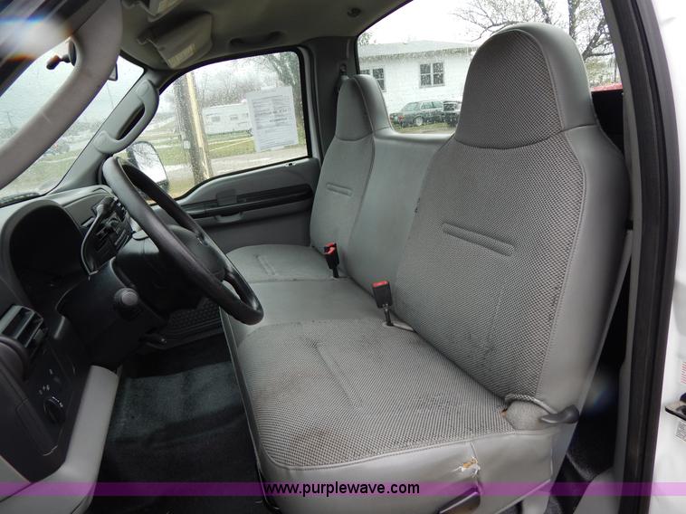 image for item G3083 2005 Ford F550 cab and chassis