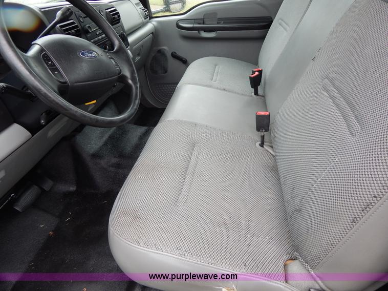 image for item G3083 2005 Ford F550 cab and chassis