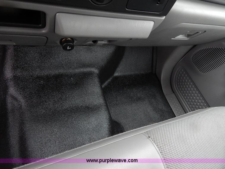 image for item G3083 2005 Ford F550 cab and chassis