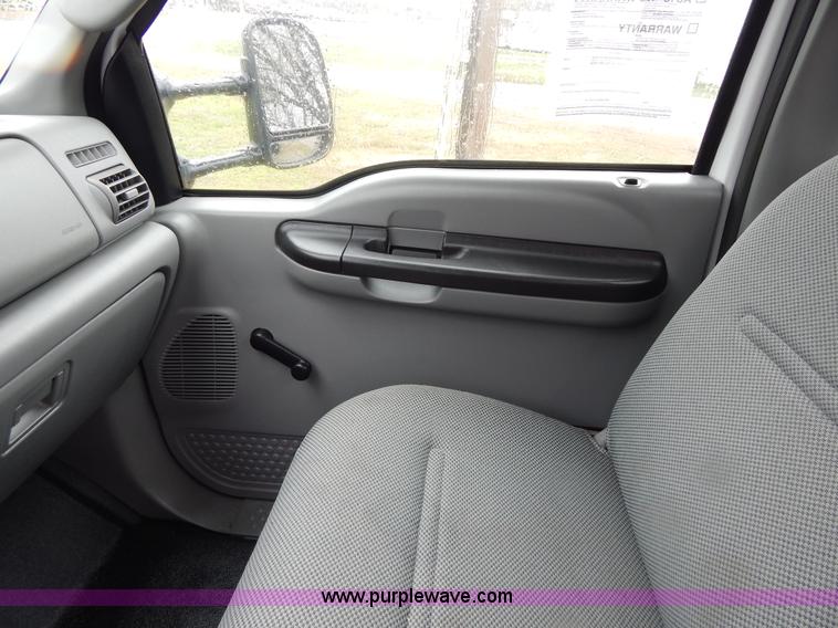 image for item G3083 2005 Ford F550 cab and chassis