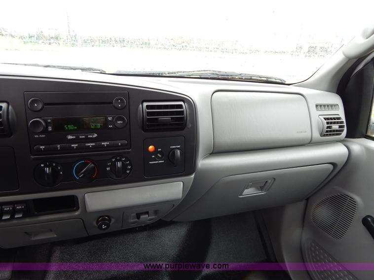 image for item G3083 2005 Ford F550 cab and chassis