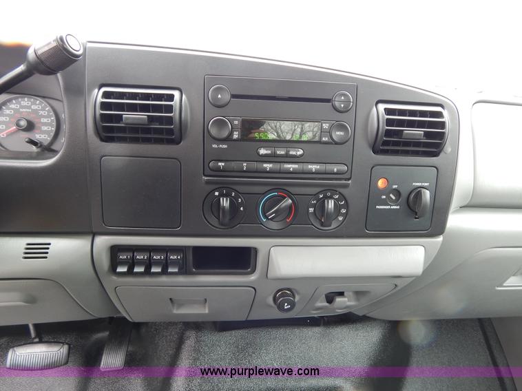 image for item G3083 2005 Ford F550 cab and chassis