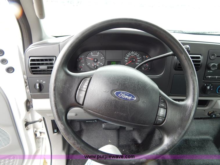 image for item G3083 2005 Ford F550 cab and chassis