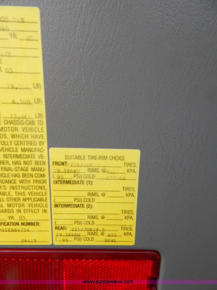 image for item G3083 2005 Ford F550 cab and chassis