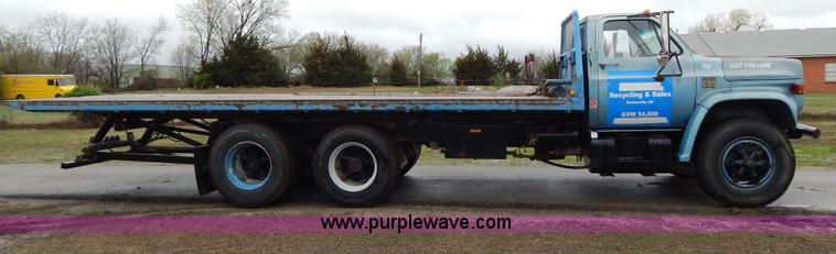 image for item G3086 1977 Chevrolet C65 wrecker truck