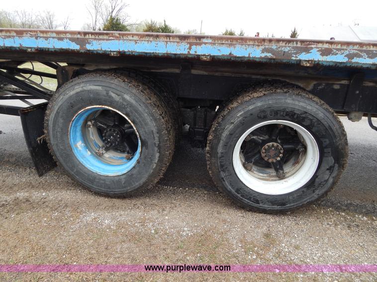 image for item G3086 1977 Chevrolet C65 wrecker truck