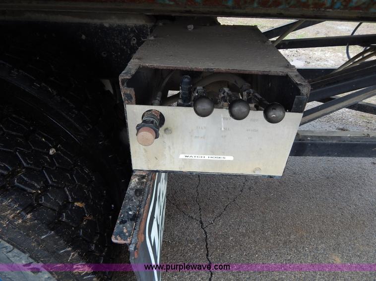 image for item G3086 1977 Chevrolet C65 wrecker truck