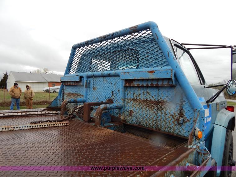 image for item G3086 1977 Chevrolet C65 wrecker truck