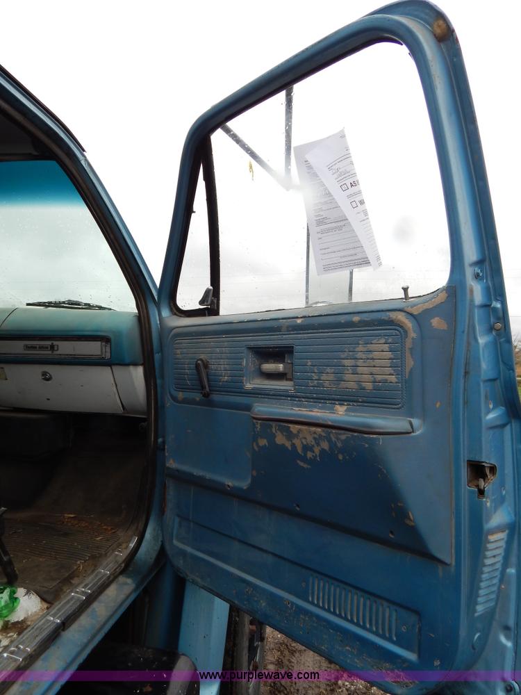 image for item G3086 1977 Chevrolet C65 wrecker truck