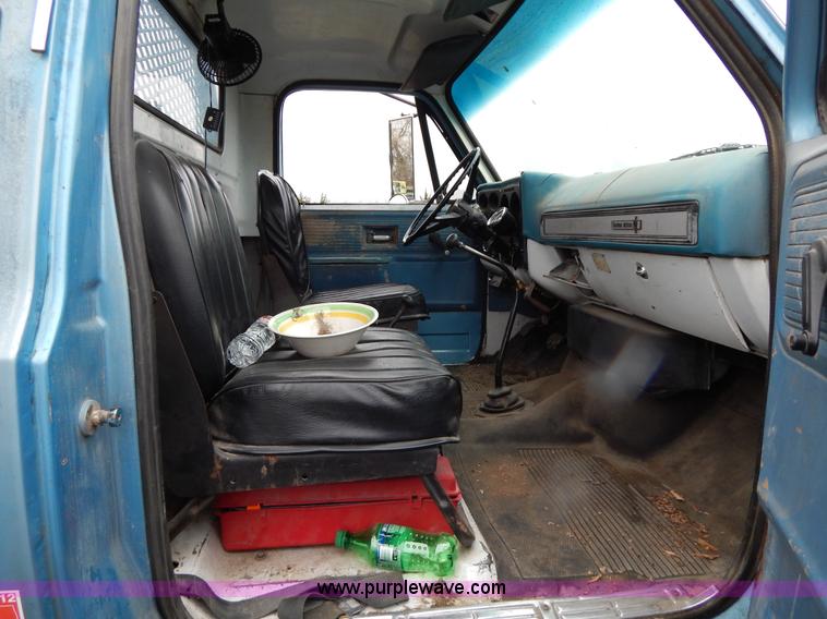 image for item G3086 1977 Chevrolet C65 wrecker truck