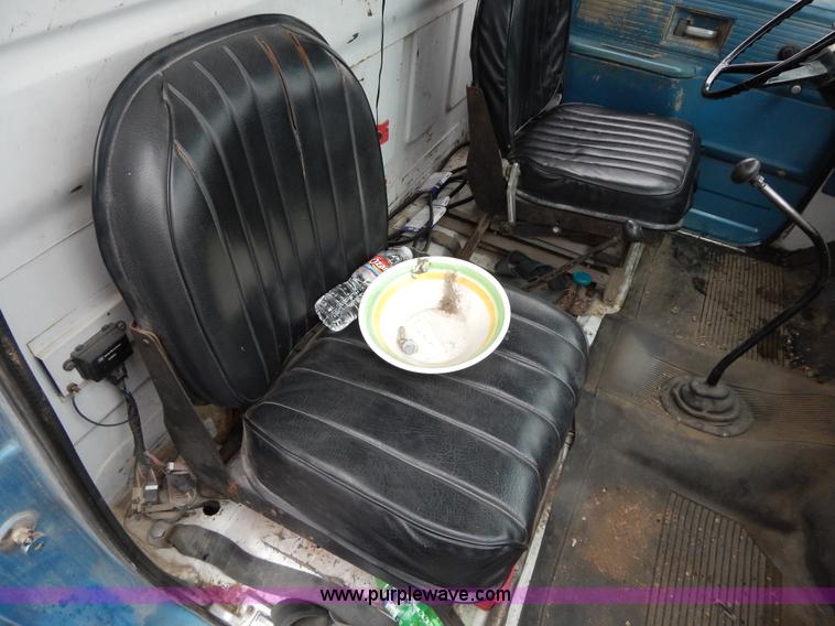 image for item G3086 1977 Chevrolet C65 wrecker truck