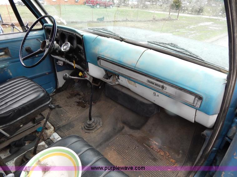 image for item G3086 1977 Chevrolet C65 wrecker truck