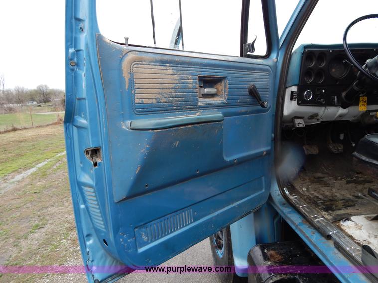 image for item G3086 1977 Chevrolet C65 wrecker truck