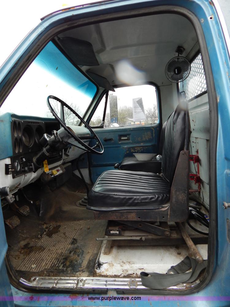 image for item G3086 1977 Chevrolet C65 wrecker truck