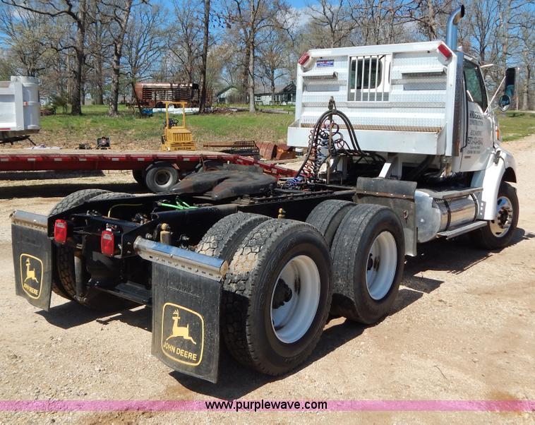 image for item G3138 1999 Sterling 9513 semi truck