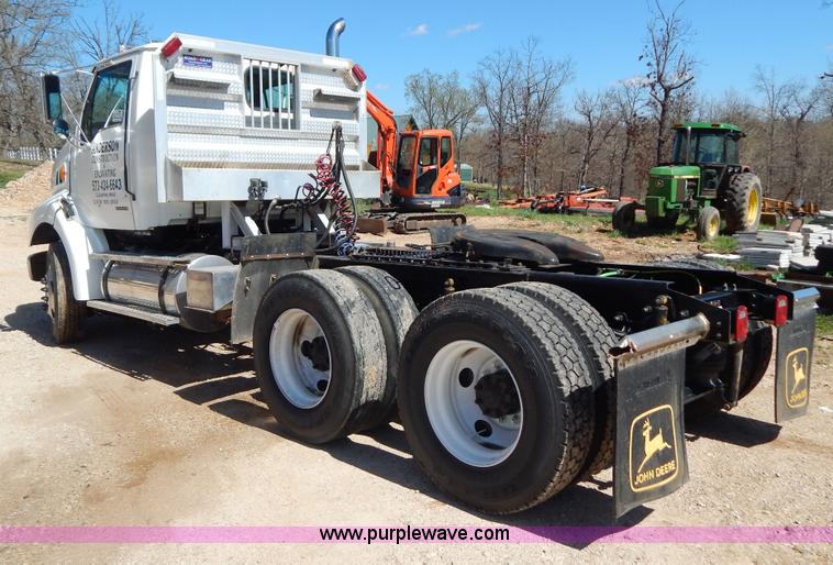 image for item G3138 1999 Sterling 9513 semi truck