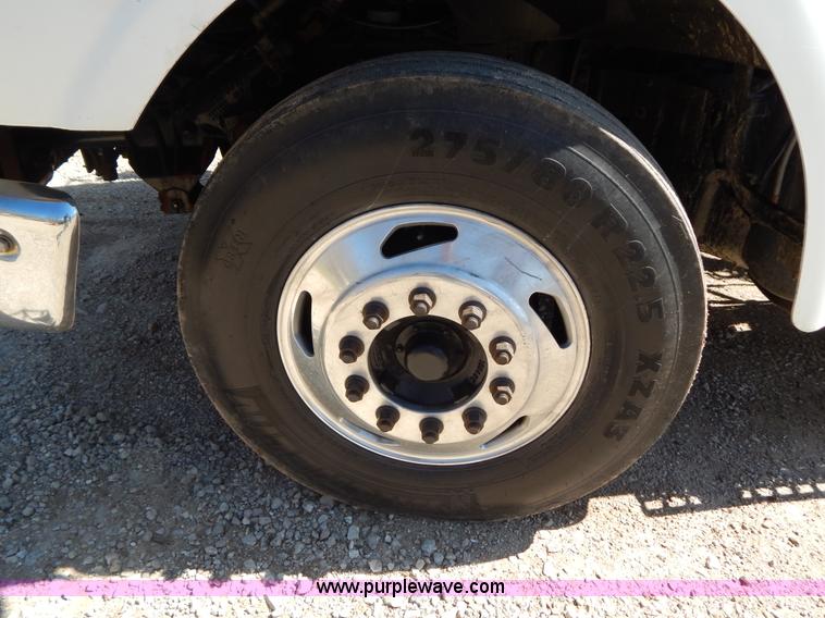 image for item G3138 1999 Sterling 9513 semi truck