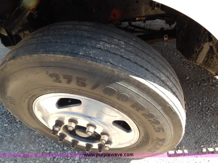 image for item G3138 1999 Sterling 9513 semi truck