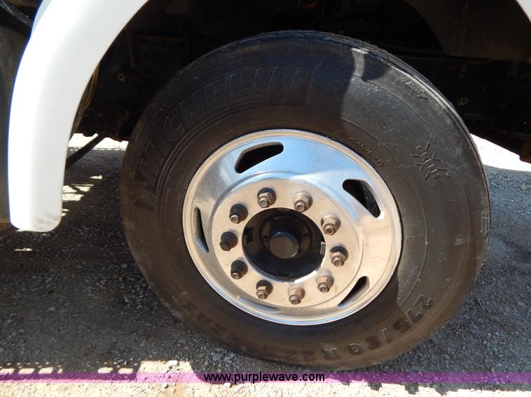 image for item G3138 1999 Sterling 9513 semi truck