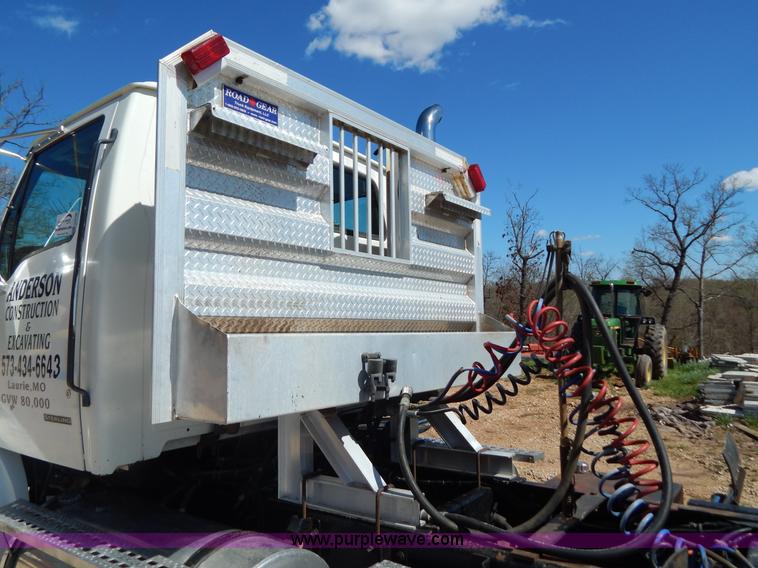 image for item G3138 1999 Sterling 9513 semi truck