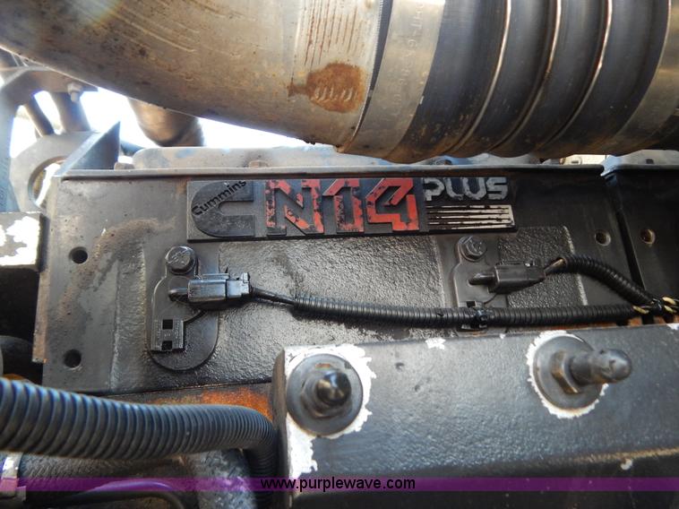 image for item G3138 1999 Sterling 9513 semi truck