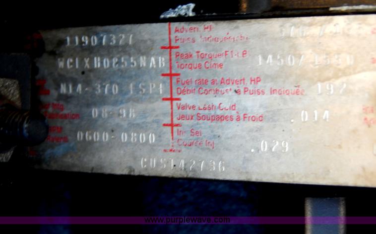 image for item G3138 1999 Sterling 9513 semi truck