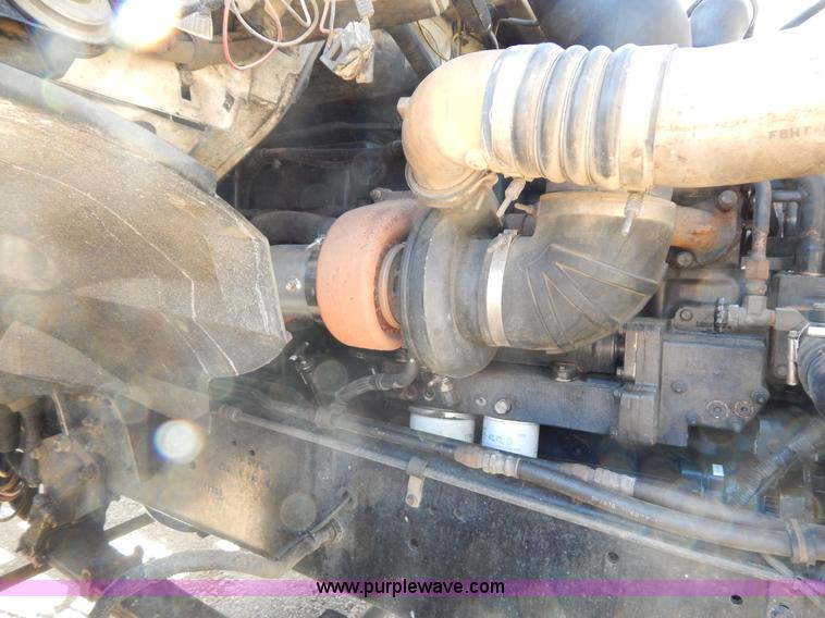 image for item G3138 1999 Sterling 9513 semi truck