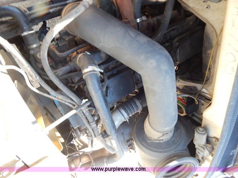 image for item G3138 1999 Sterling 9513 semi truck