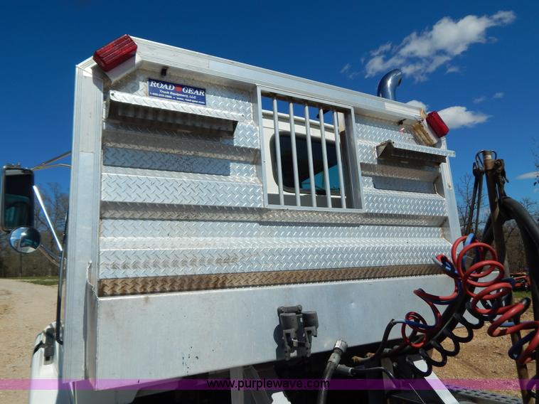 image for item G3138 1999 Sterling 9513 semi truck