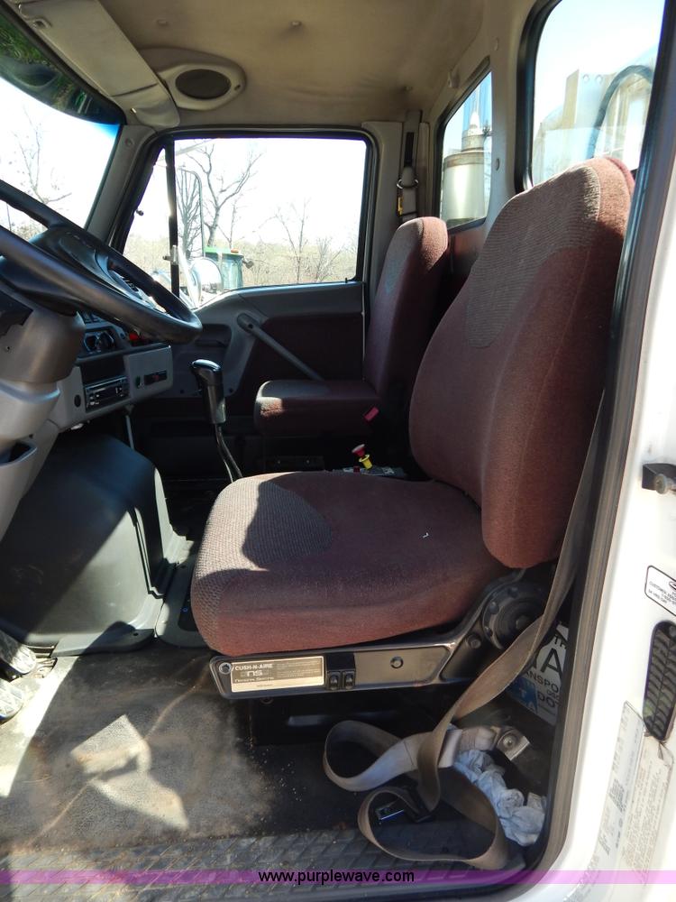 image for item G3138 1999 Sterling 9513 semi truck