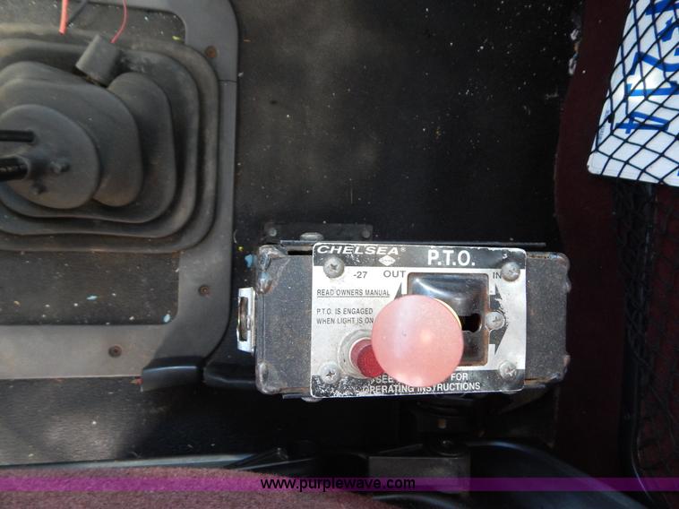 image for item G3138 1999 Sterling 9513 semi truck