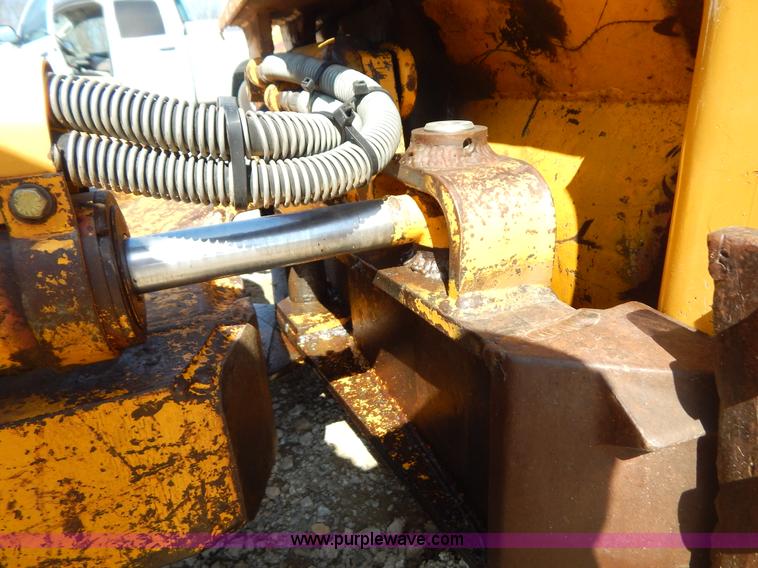 image for item G3144 John Deere 550C dozer